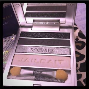 ISO hard candy quartet shadow sets any colors…pls msg me if you have!!